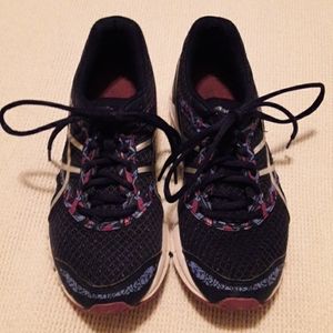 Preowned Asics women size 9.5 running shoe